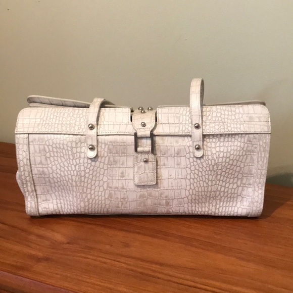 NWOT Kenneth Cole white handbag w magnetic closure! Genuine leather! - Picture 1 of 7